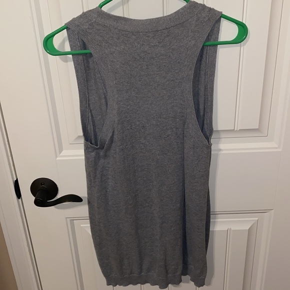 Miley Cyrus and Max Azria Vest - Picture 3 of 5